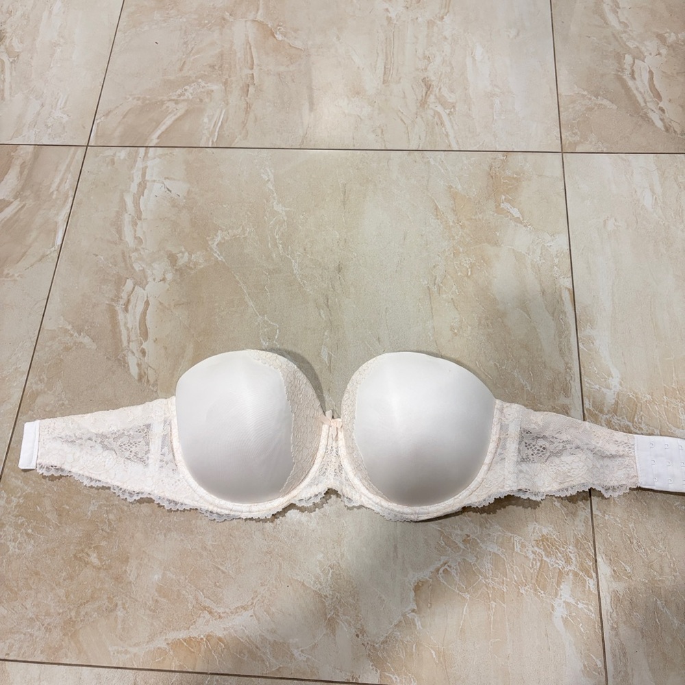 Victoria's Secret Cream Lace Strapless Bra